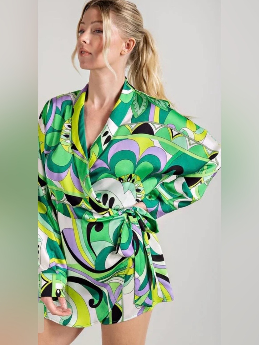 EE Some PRINTED WRAP LONG SLEEVE retro ROMPER womenโs Large